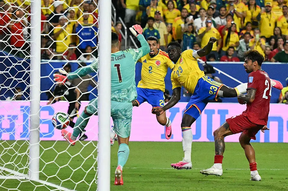 �� Controversial! The millimetre offside that denied Colombia victory